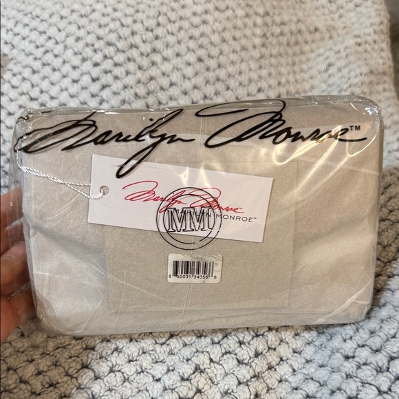 Marilyn Monroe Tan Clutch with Gold Accent - Picture 7 of 7